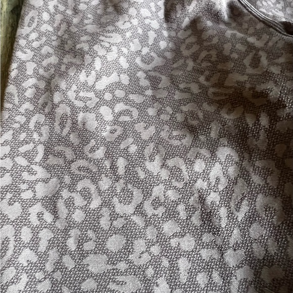 Aerie offline 7/8 hi-rise leopard leggings size medium - Picture 2 of 3